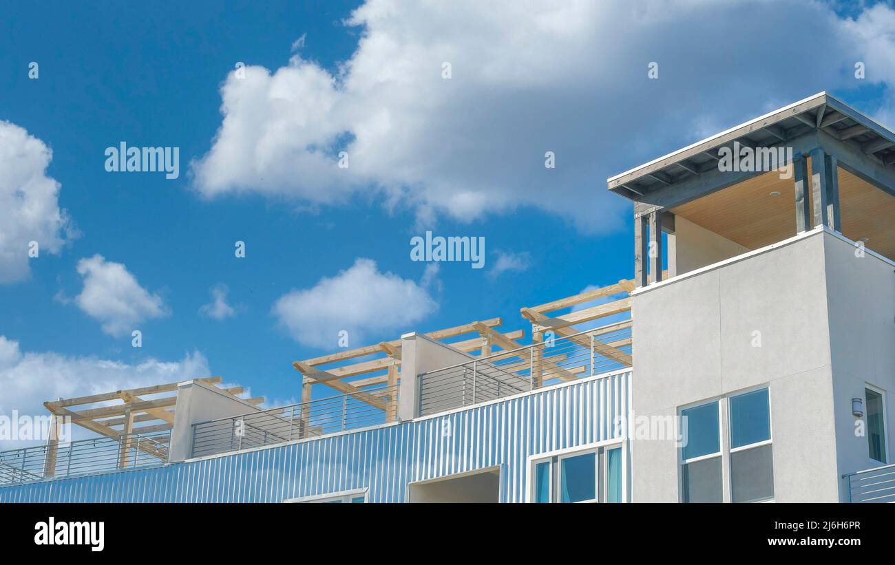 Pergola roofs hi-res stock photography and images - Alamy