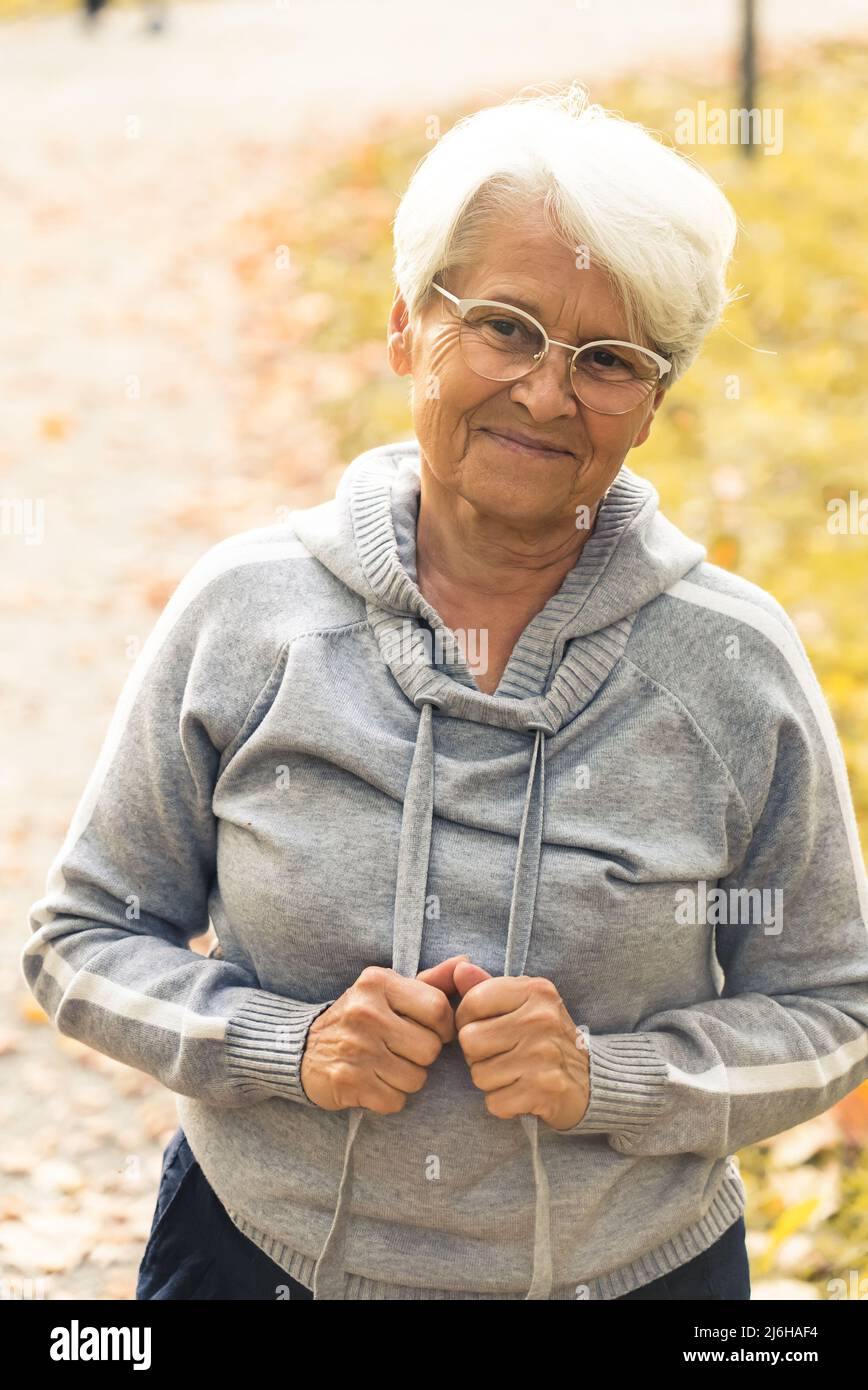 Older woman blond hair hi-res stock photography and images - Alamy