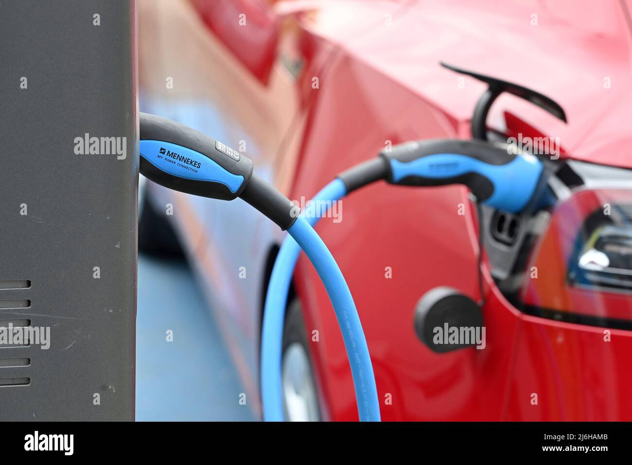 Ecar is loaded, plug during the charging process on an ecar, electric