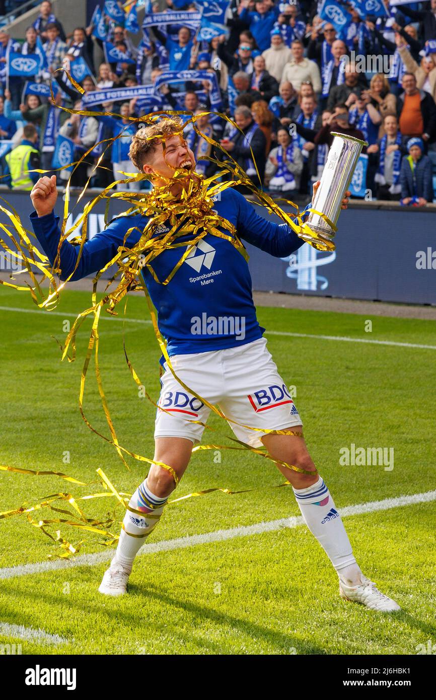 Oslo 20220501.Molde's Emil Breivik cheers after the cup final in men's football between Bodoe / Glimt and Molde at Ullevaal Stadium. Photo: Svein Ove Ekornesvaag / NTB Stock Photo