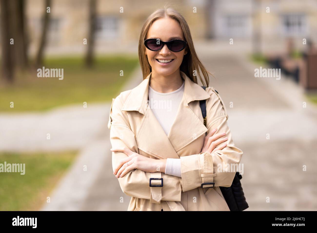 Portrait of a young woman with smile and sunglasses in the city Stock ...