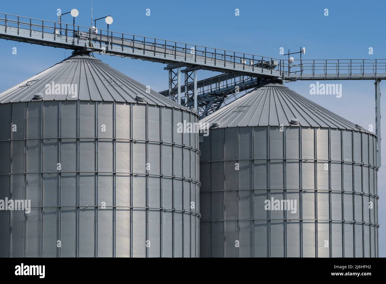 Modern grain silo. Grain elevators Stock Photo Alamy