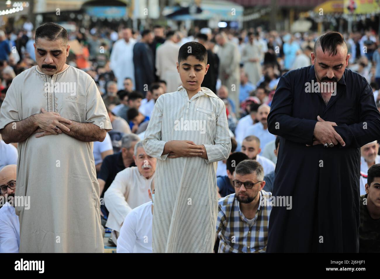 02 May 2022, Iraq, Baghdad: Iraqi worshippers perform Eid al-Fitr prayer, which marks the end of the Muslim holy month of Ramadan, at Abu Hanifah an-Nu'man Mosque in the al-Adhamiyah district of northern Baghdad. Photo: Ameer Al-Mohammedawi/dpa Stock Photo