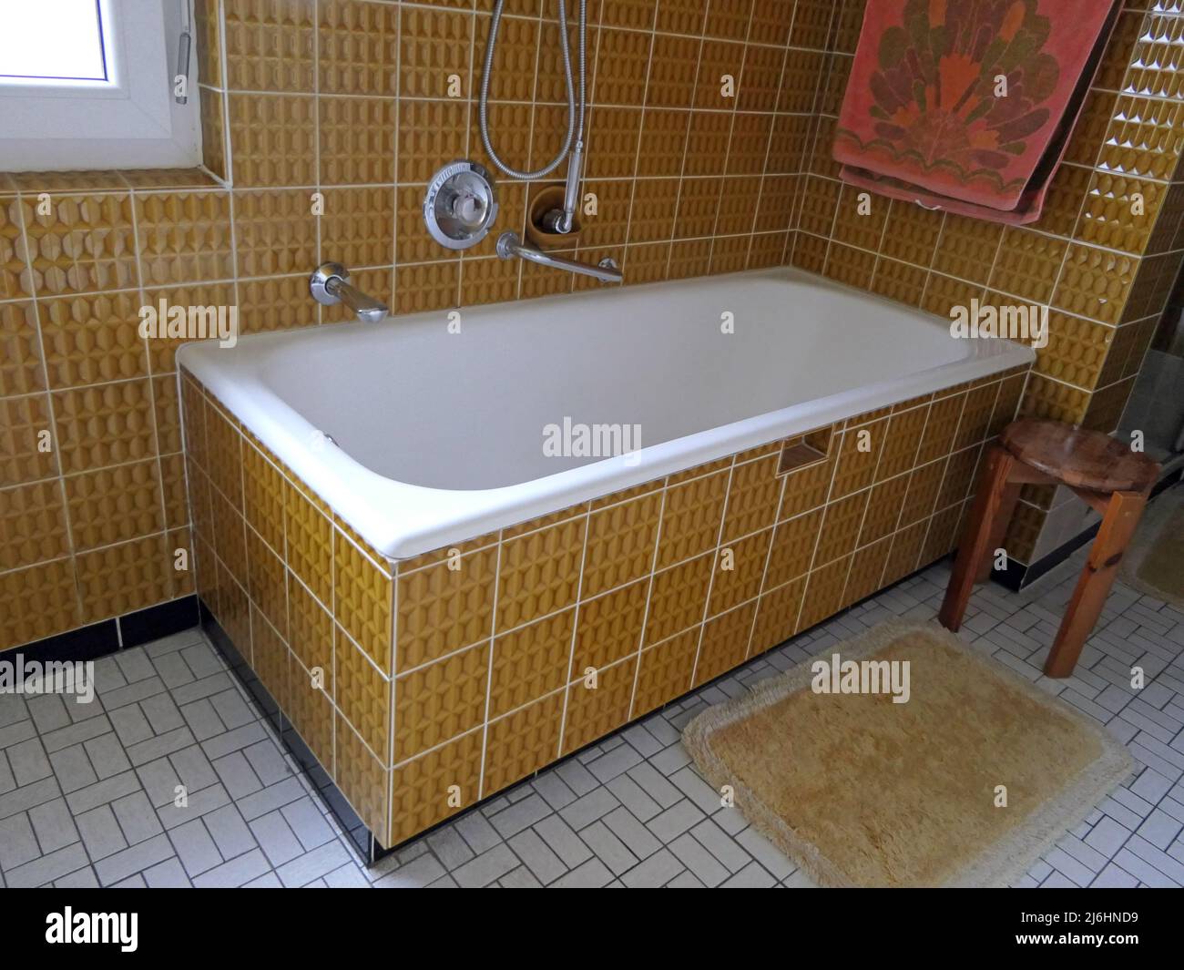 Retro Bathroom From The 1970s Stock Photo - Alamy