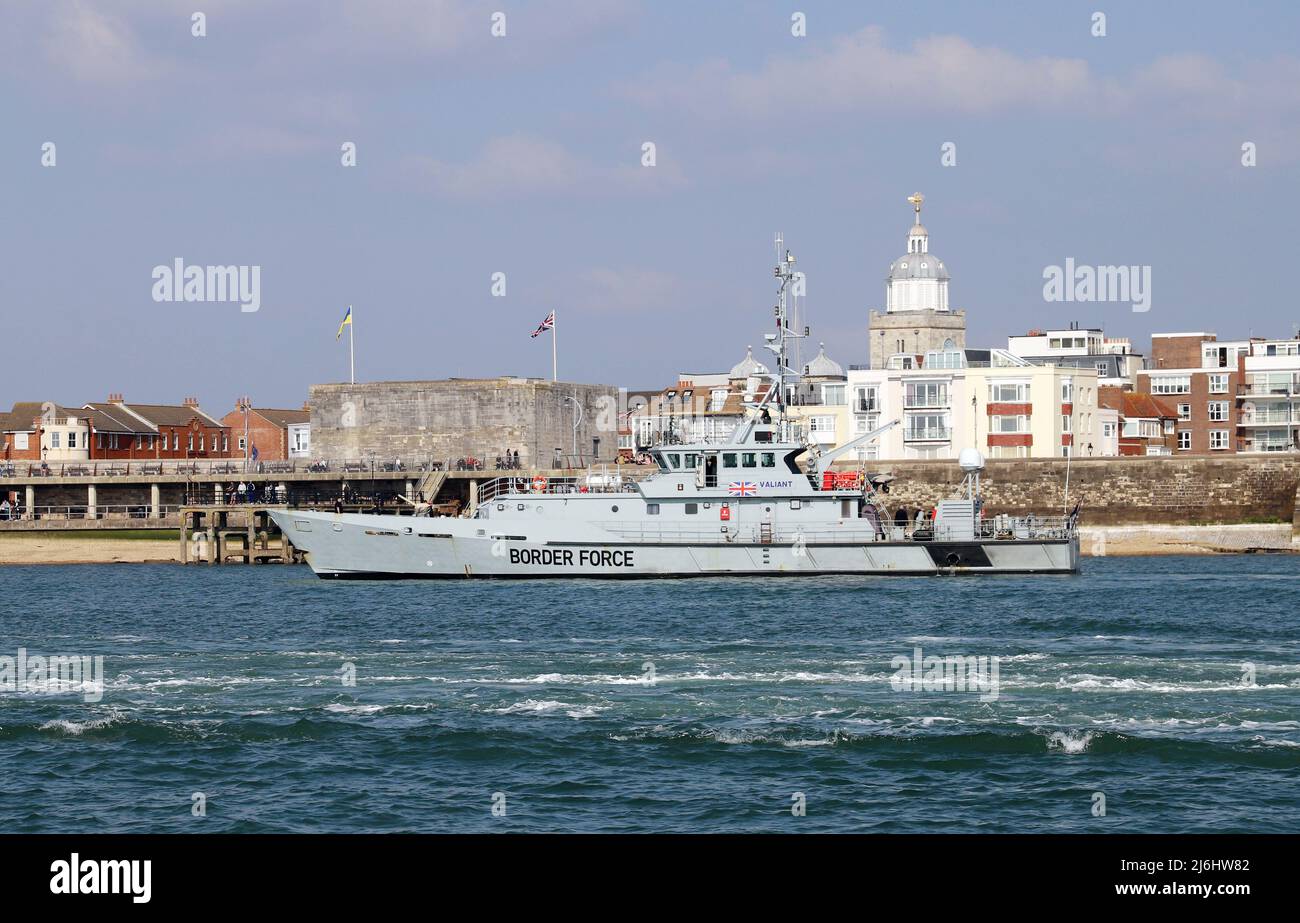 UK Border Force Cutter Valient entering Portsmouth Harbour Stock Photo