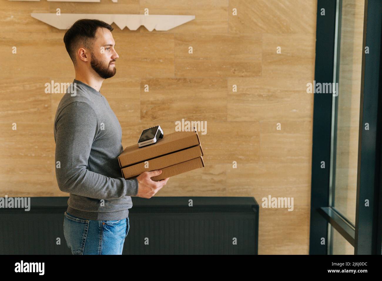 How to Get Packages Delivered When You Live in an Apartment - Courier Apartment Building