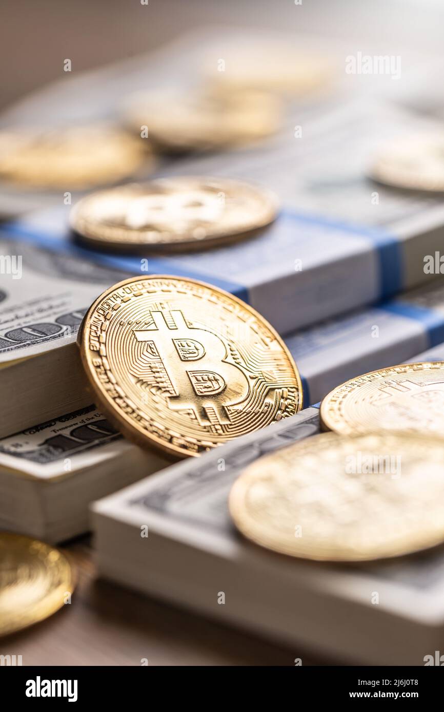 International paper and coin currency hi-res stock photography and images -  Alamy