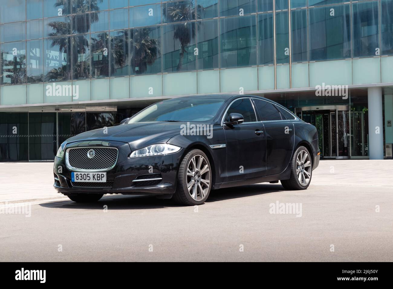Jaguar xj saloon hi-res stock photography and images - Alamy