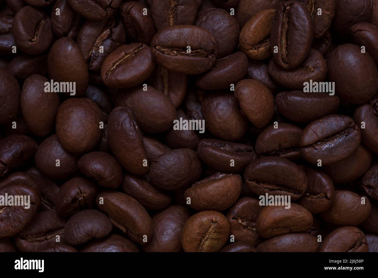 close up of heap of roasted coffee beans Stock Photo - Alamy