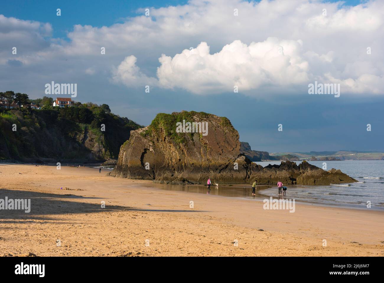 Tenby North Beach, view in late spring of North Beach in Tenby with its distinctive rock formation -Goskar Rock - sited on the beach, Pembrokeshire. Stock Photo