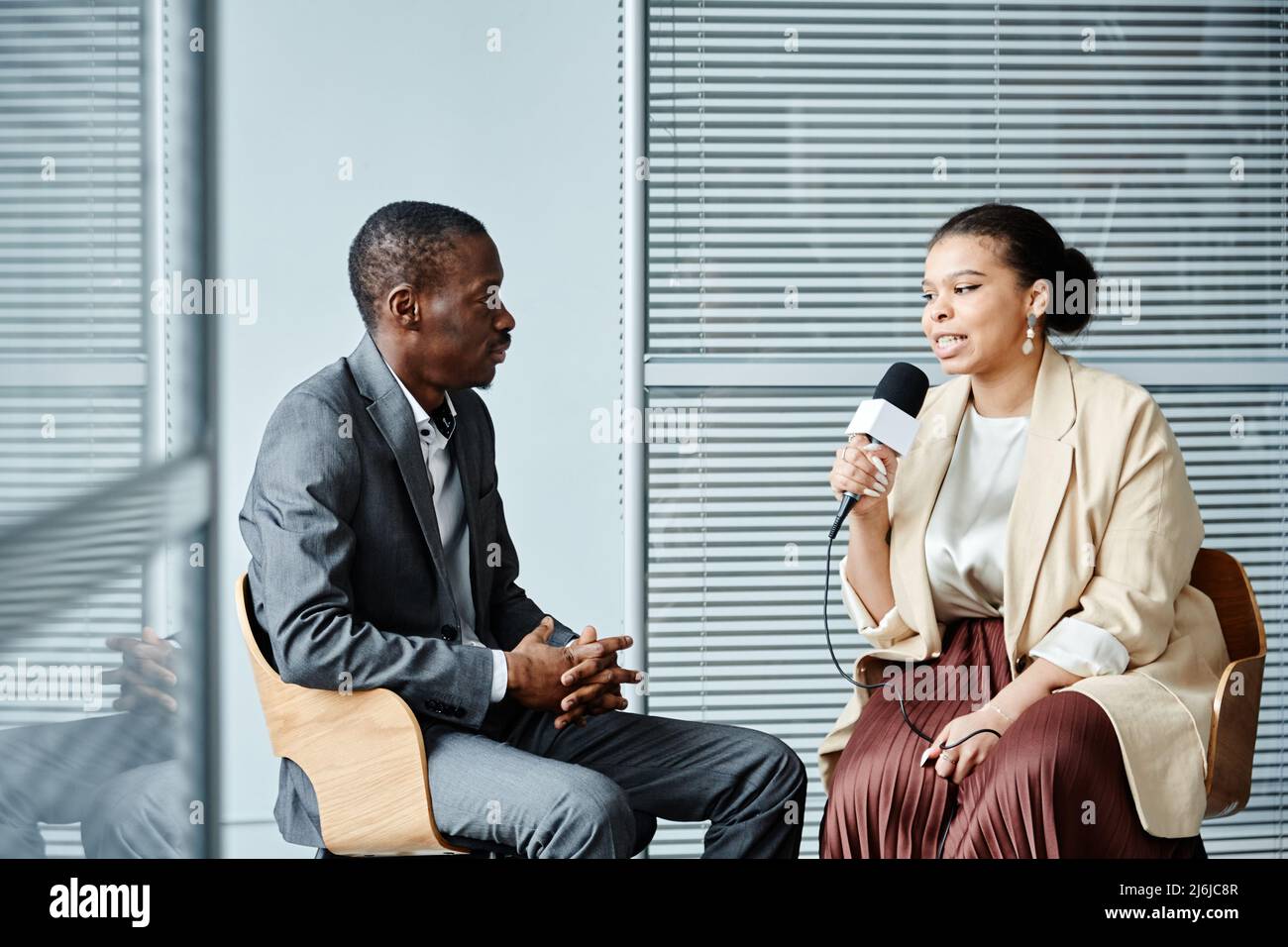 Interview two people microphone hi-res stock photography and images - Alamy