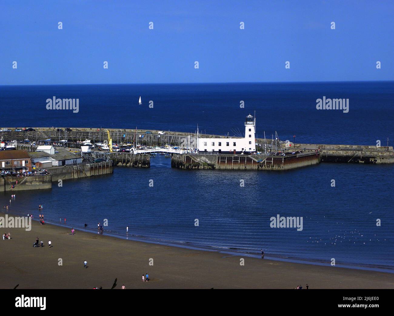 SCARBOROUGH. YORKSHIRE. ENGLAND. 03-07-10. The harbour and lighthouse at the North Yorkshire seaside resort town. Stock Photo