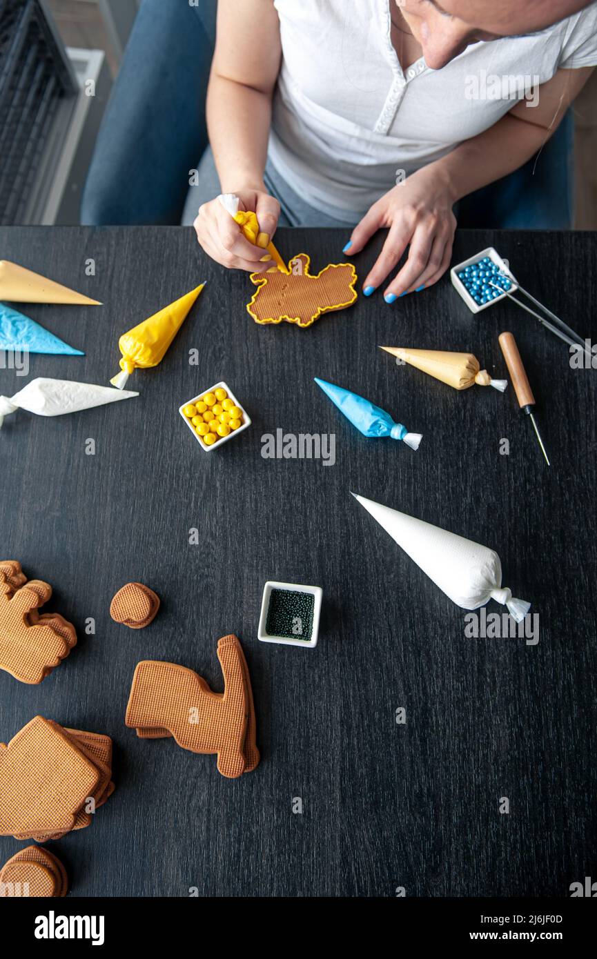 Gingerbread Process Art Paper art process eating hi-res stock photography and images - Alamy