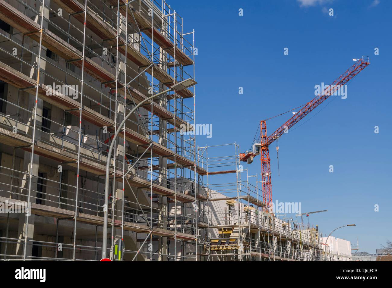 Shell construction of an apartment building with scaffolding and crane in Bad Homburg (Vickers - Areal) near Frankfurt am Main Stock Photo