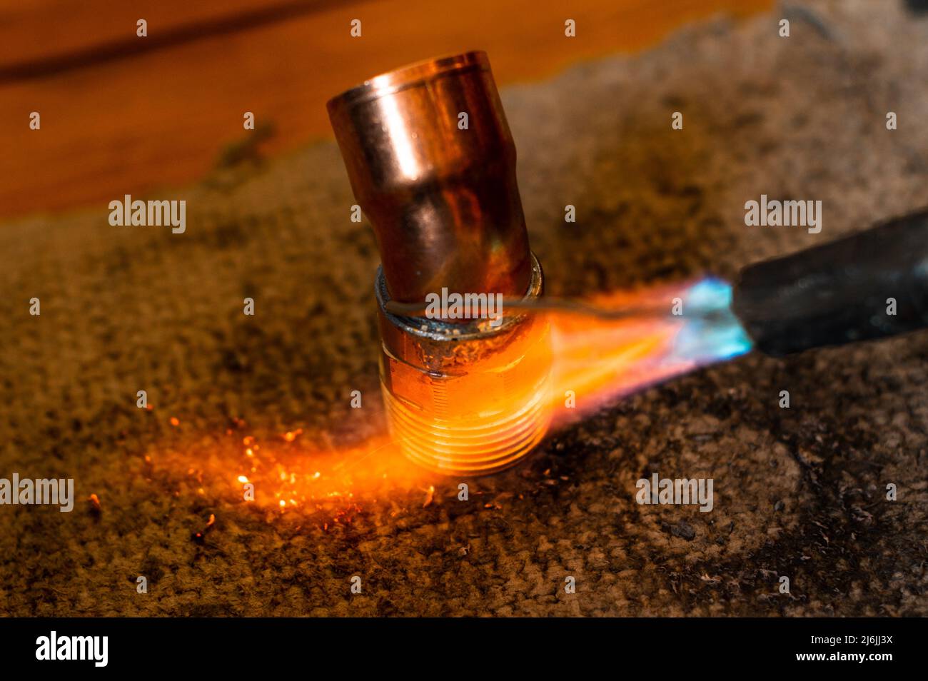 Copper soldering, installation process and soldering of copper pipes to