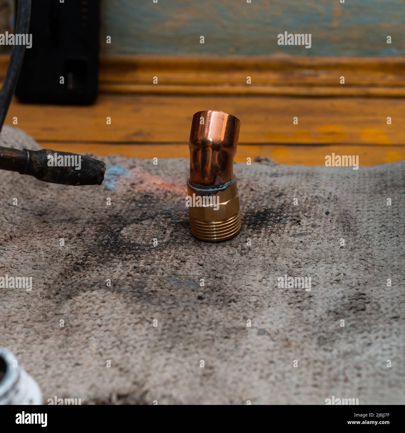 Copper soldering, installation process and soldering of copper pipes to