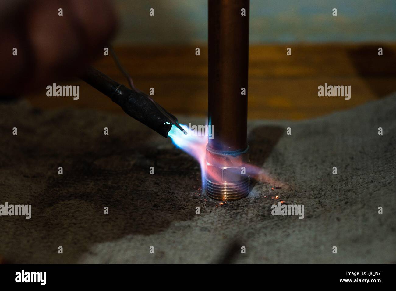 Copper soldering, installation process and soldering of copper pipes to