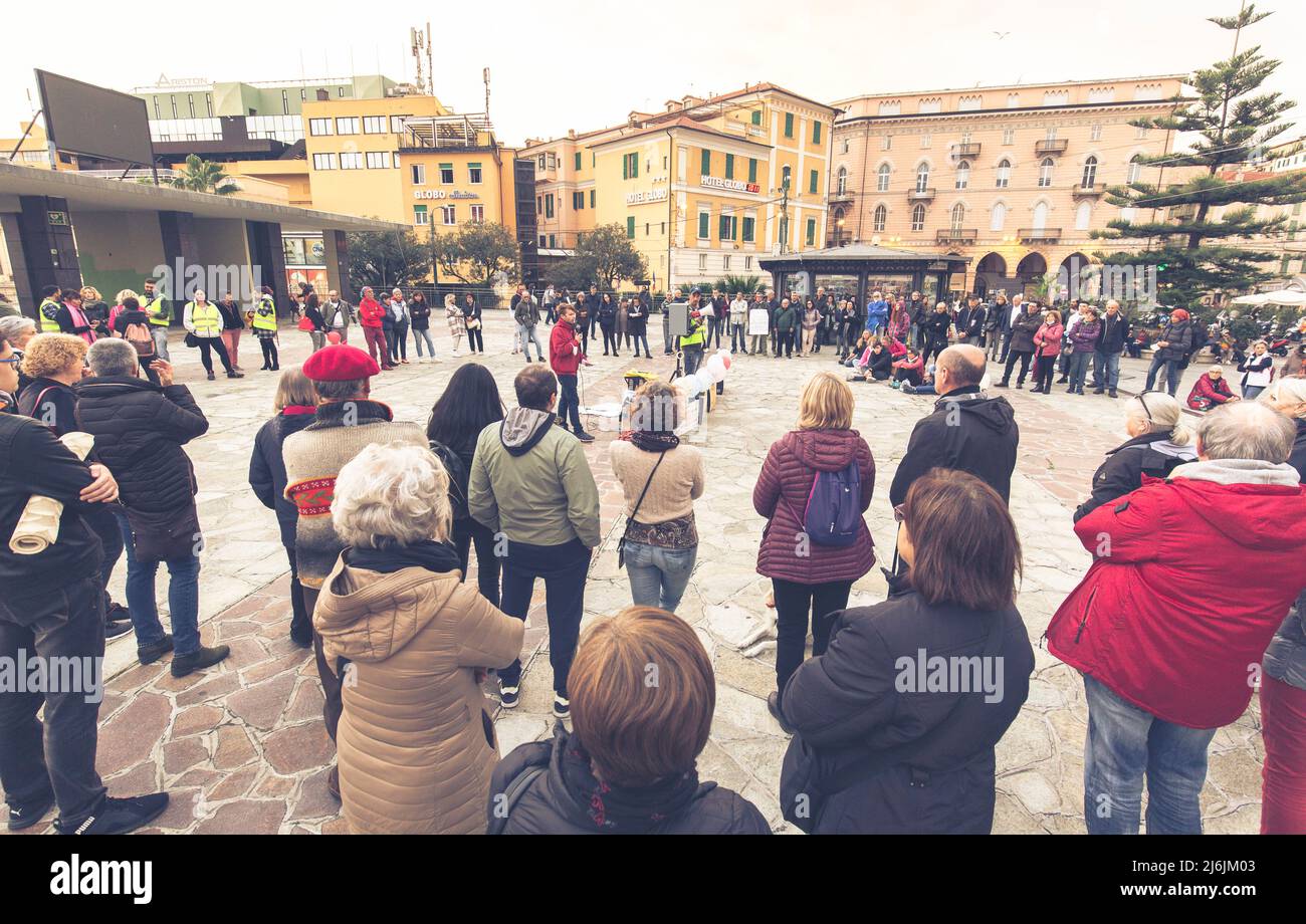 Sanremo, Italy, 20/11/2021: Italian citizens united to demonstrate in the streets against the Green Pass law, journalistic reportage Stock Photo