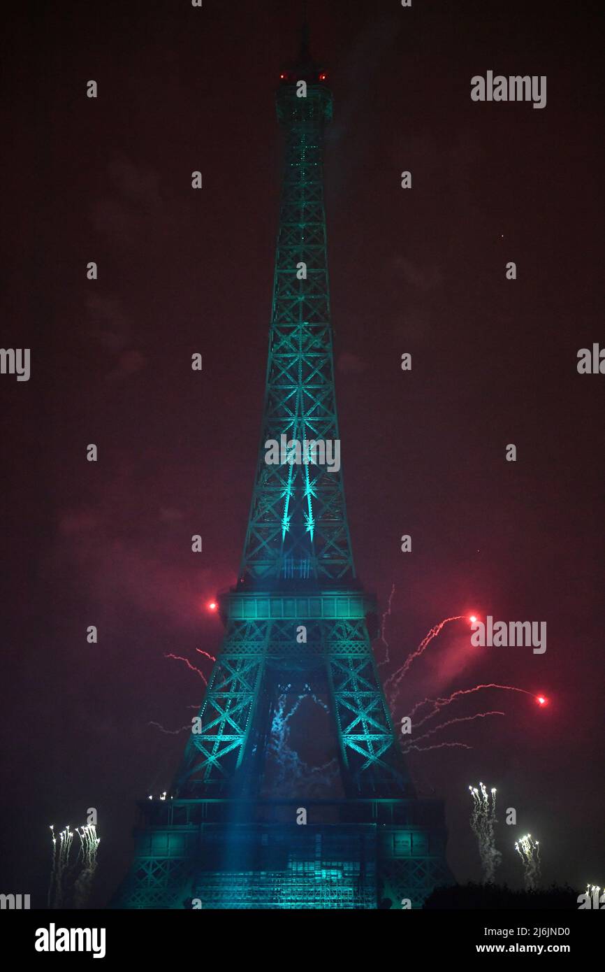 Fireworks on Eiffel tower in Paris for french national day  Tour eifel feu d'artifice Stock Photo
