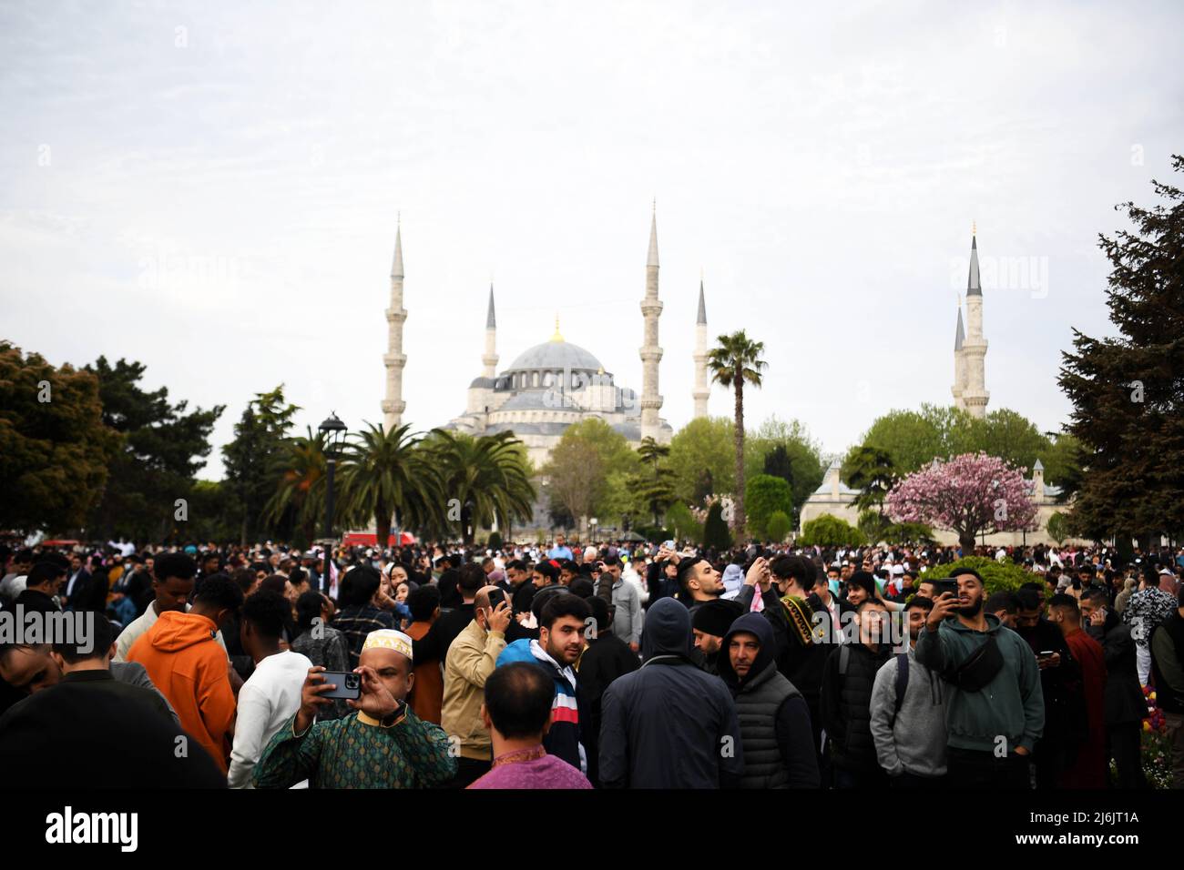 (220502) -- ISTANBUL, May 2, 2022 (Xinhua) -- People celebrate the Eid al-Fitr festival at Sultanahmet Square in Istanbul, Turkey, May 2, 2022. (Xinhua/Shadati) Stock Photo