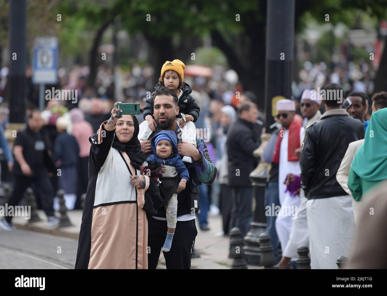 (220502) -- ISTANBUL, May 2, 2022 (Xinhua) -- People celebrate the Eid al-Fitr festival in Istanbul, Turkey, May 2, 2022. (Xinhua/Shadati) Stock Photo