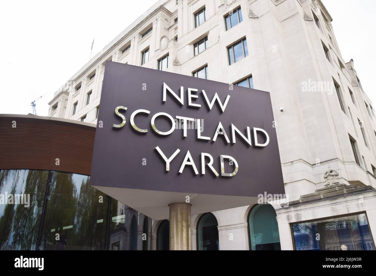 New Scotland Yard police headquarters in London Stock Photo - Alamy