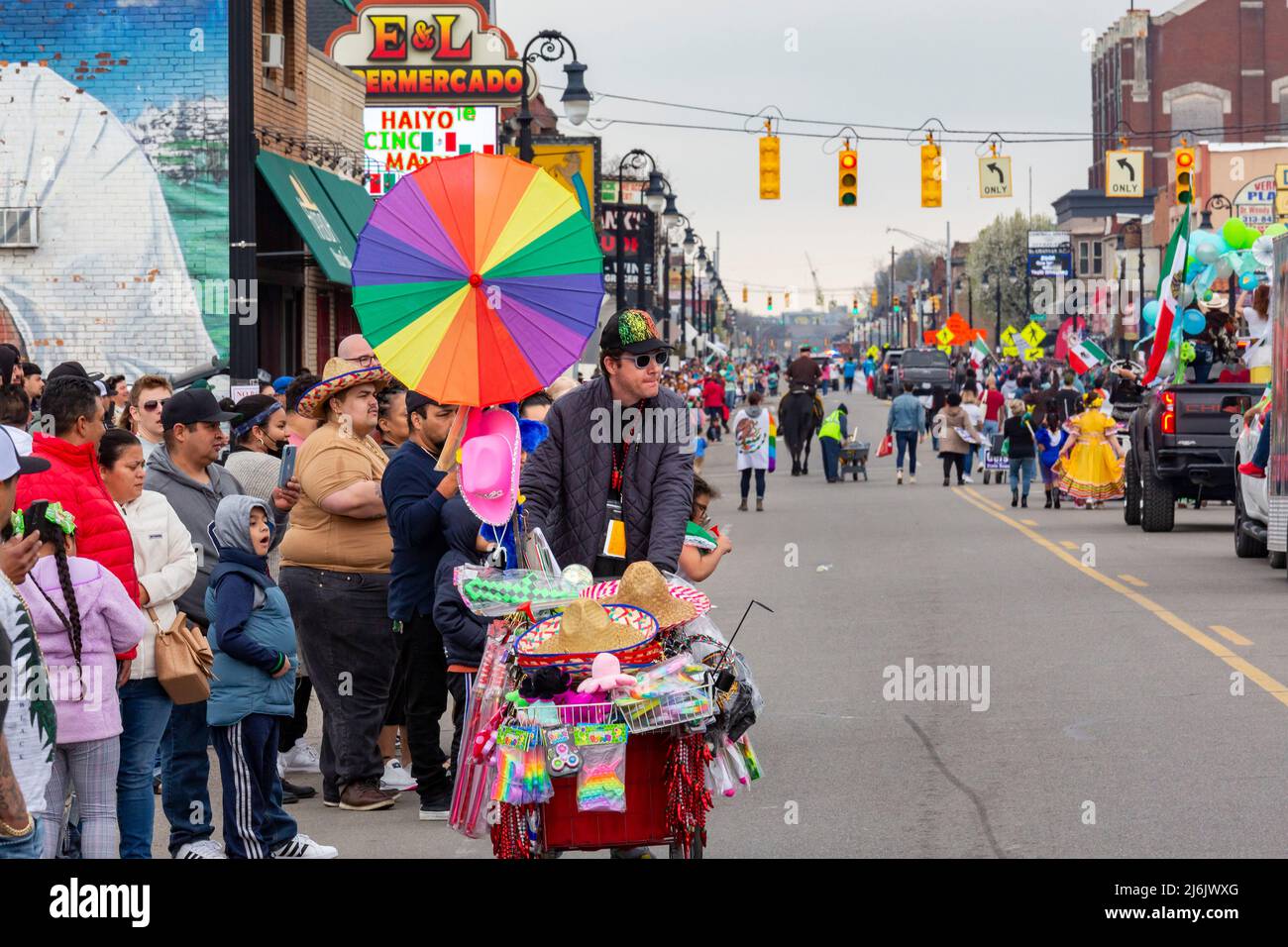 Detroit, Michigan USA - 1 May 2022 - A street vendor works the crowd as thousands lined Vernor Highway to watch the Cinco de Mayo parade in Detroit's Mexican-American neighborhood. The annual parade returned in 2022 after a two-year hiatus due to the pandemic. Cinco de Mayo celebrates a Mexican victory over the French on May 5, 1862. Credit: Jim West/Alamy Live News Stock Photo