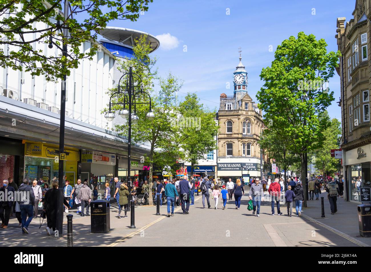 Doncaster frenchgate shopping centre and shoppers on St Sepulchre Gate in the town centre of Doncaster South Yorkshire England  UK GB Europe Stock Photo