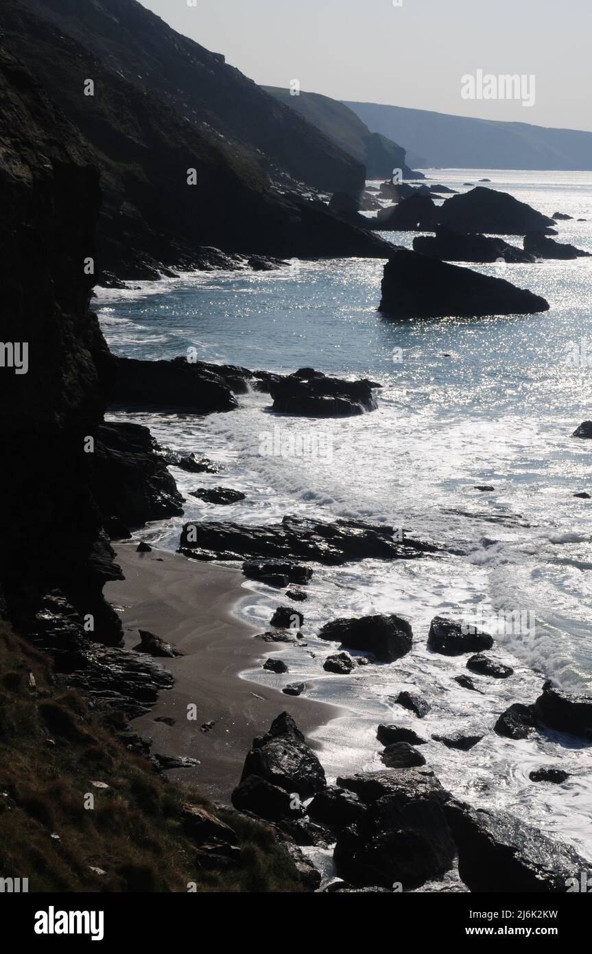 Rocky coastline at Tregardock Beach, north Cornwall Stock Photo