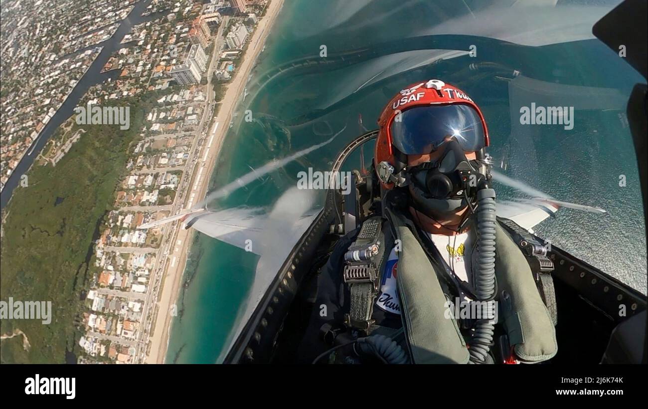 Fort Lauderdale, United States. 01 May, 2022. The U.S. Air Force Thunderbirds perform a series of aerobatic maneuvers during the Fort Lauderdale Airshow May 1, 2022, in Fort Lauderdale, Florida.  Credit: TSgt. Nicolas A. Myers/U.S Air Force/Alamy Live News Stock Photo