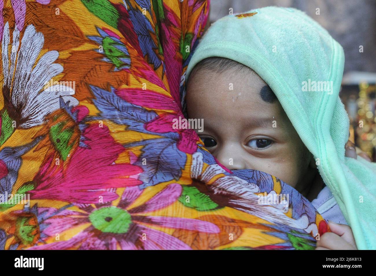 Dhaka, Bangladesh. 2nd May 2022. A mother and child before Eid al-Fitr. Also known as the Geneva camp, it has about 50 thousand Urdu speaking Indian & Pakistani people living at the camp. The Bihari minority remain some of Bangladesh’s most marginalized communities. Credit: Majority World CIC/Alamy Live News Stock Photo