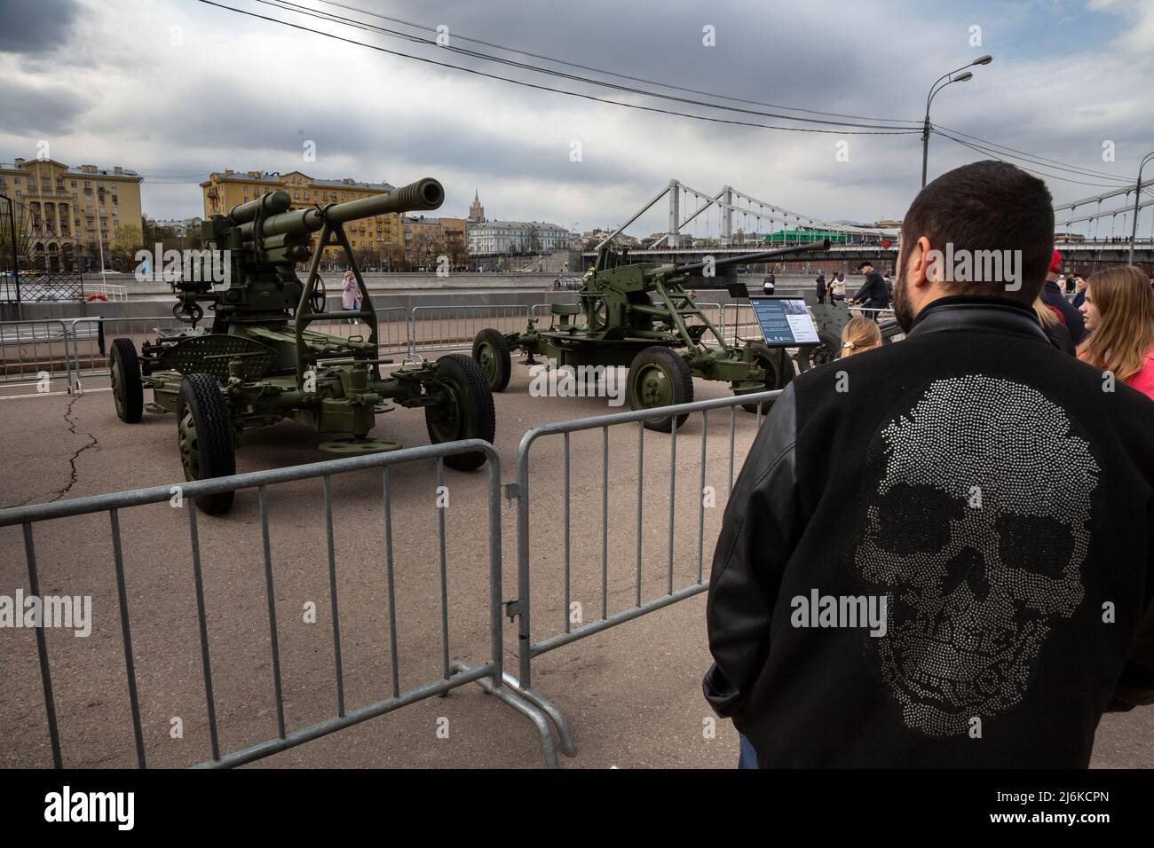 Moscow, Russia. 2nd May, 2022 People watch an exhibition of historical military vehicles and cannons of Soviet Union from the World War II times in Gorky Park in Moscow, Russia Stock Photo