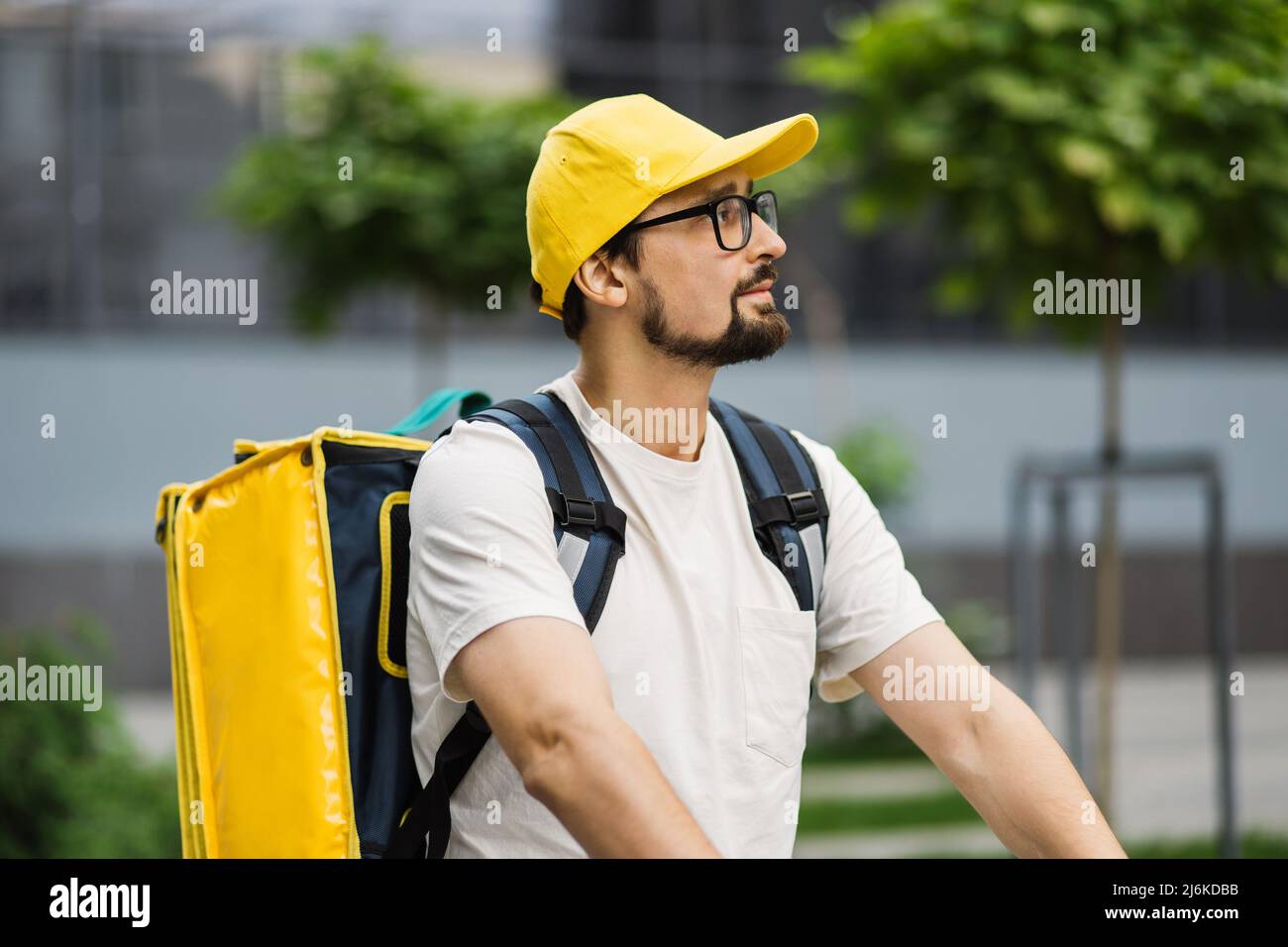 24 hours delivery service from cafes and restaurants. Takeaway