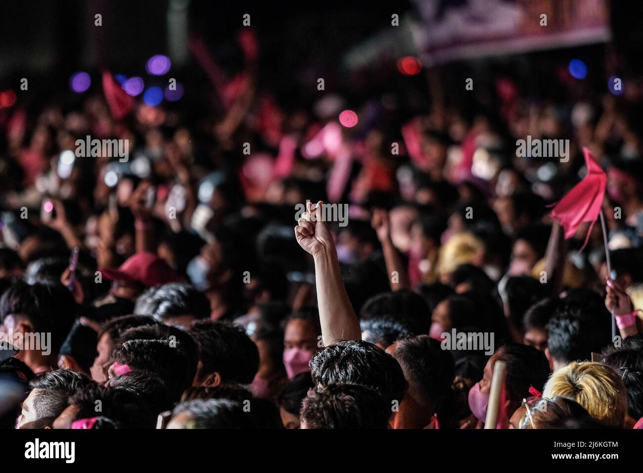 Singapore, Singapore, Singapore: May 1, 2022,  Supporters of Philippine opposition tandem LENI ROBREDO-FRANCIS ''KIKO'' PANGILINAN at a campaign rally in Cavite, Philippines on May 1 2022. (Credit Image: © Maverick Asio/ZUMA Press Wire) Stock Photo