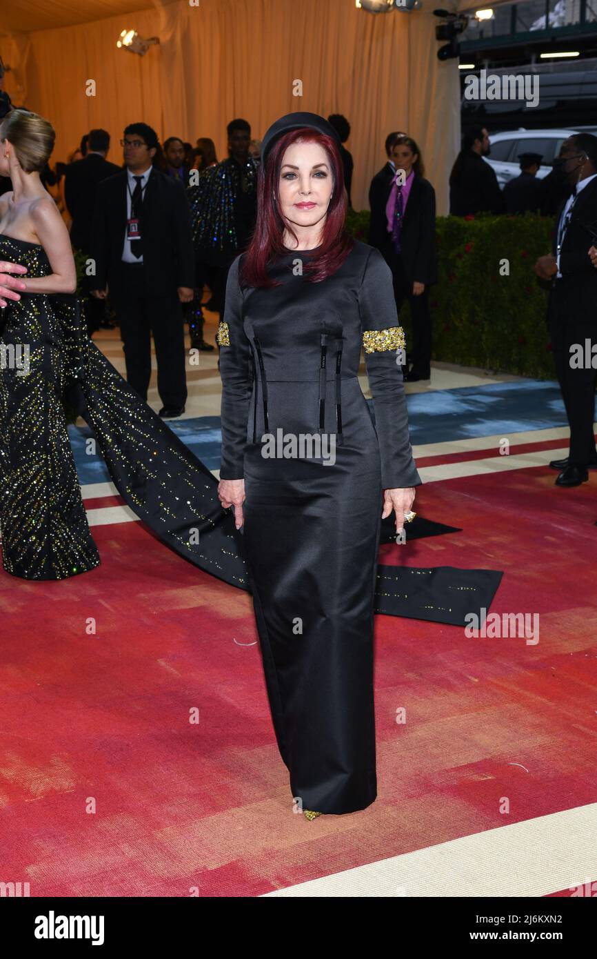 https://c8.alamy.com/comp/2J6KXN2/new-york-usa-2nd-may-2022-priscilla-presley-walking-on-the-red-carpet-at-the-2022-metropolitan-museum-of-art-costume-institute-gala-celebrating-the-opening-of-the-exhibition-titled-in-america-an-anthology-of-fashion-held-at-the-metropolitan-museum-of-art-in-new-york-ny-on-may-2-2022-photo-by-anthony-beharsipa-usa-credit-sipa-usalamy-live-news-2J6KXN2.jpg