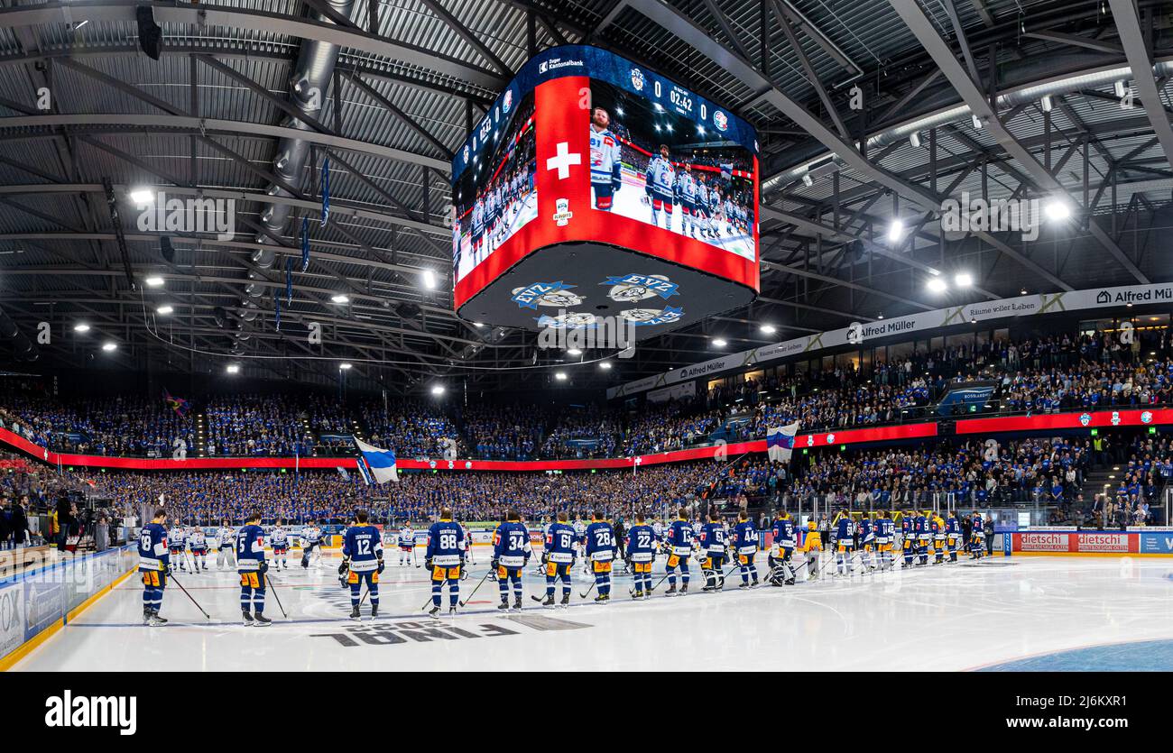 Line up during the Swiss national anthem during the National League ...