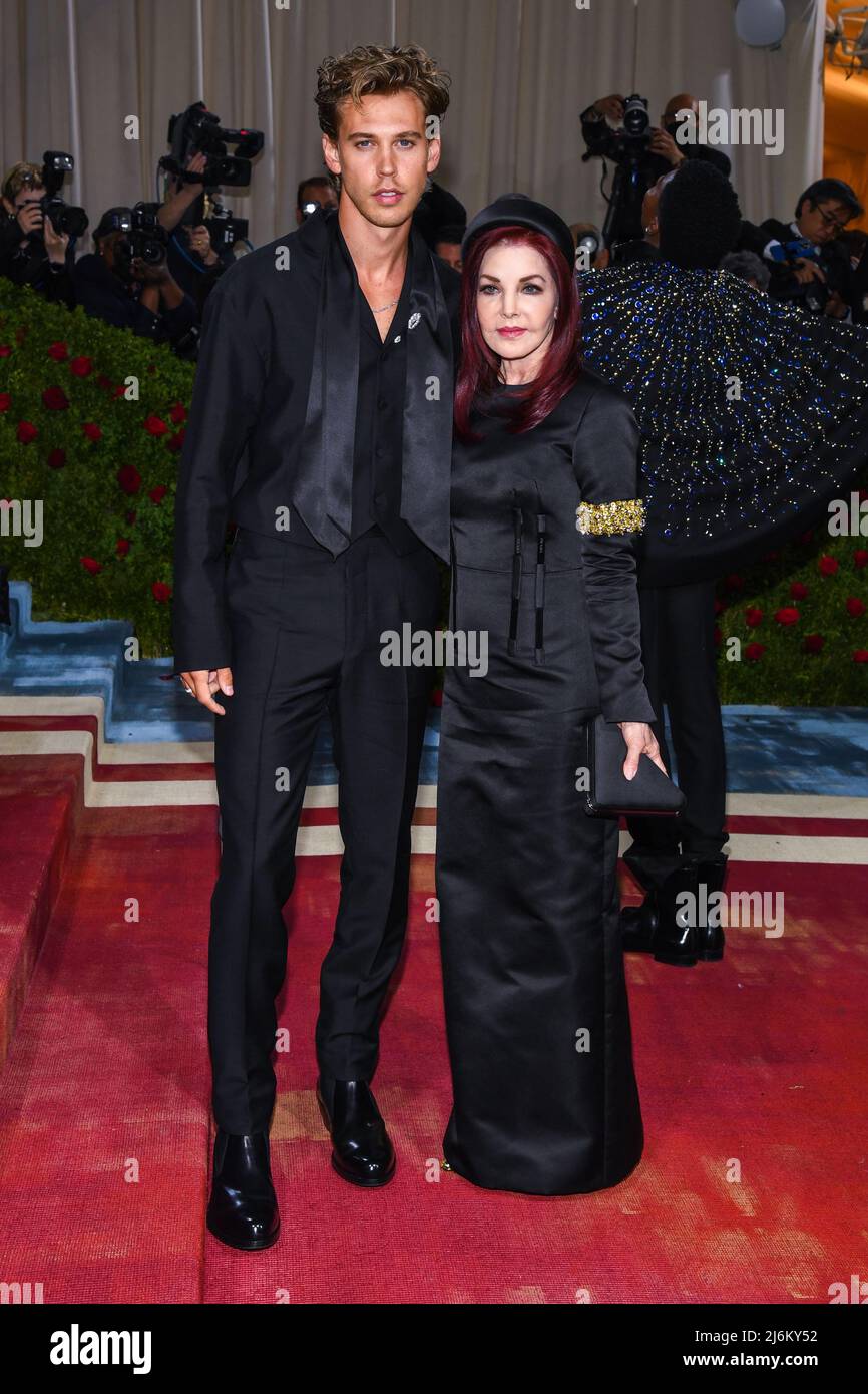 New York, USA. 2nd May, 2022. Priscilla Presley walking on the red