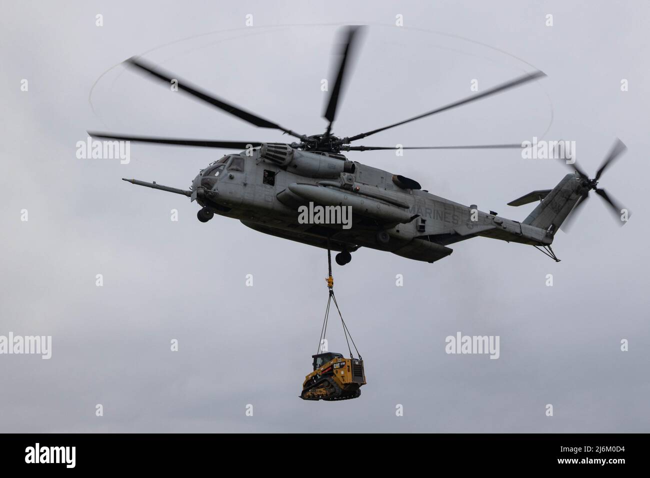 A U.S. Marine Corps pilot with 1st Marine Aircraft Wing relocates equipment with a CH-53E Super Stallion from W-174 Joint Okinawa Training Range Complex to Torii Station, Okinawa, Japan, April 19, 2022. Marines with 1st MAW and 3rd Marine Logistics Group conducted helicopter support team (HST) training in preparation for joint service Expeditionary Advanced Base Operations. (U.S. Marine Corps photo by Lance Cpl. Tyler Andrews) Stock Photo