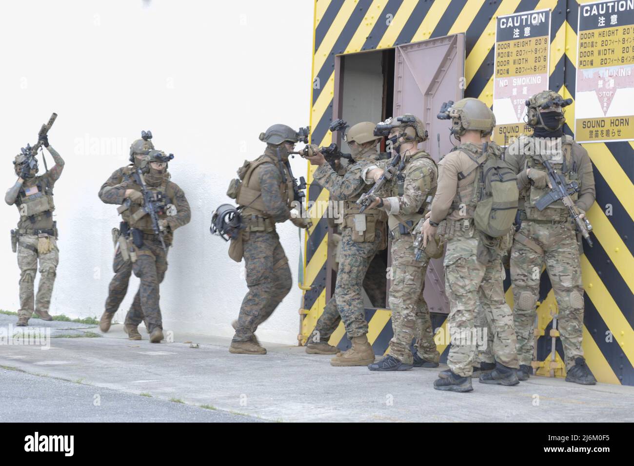 U.S. Marines with Force Reconnaissance Company, III Marine Expeditionary  Force, and U.S. Army Green Berets with 1st Special Forces Group (Airborne)  prepare to clear a warehouse during a training exercise at Naha