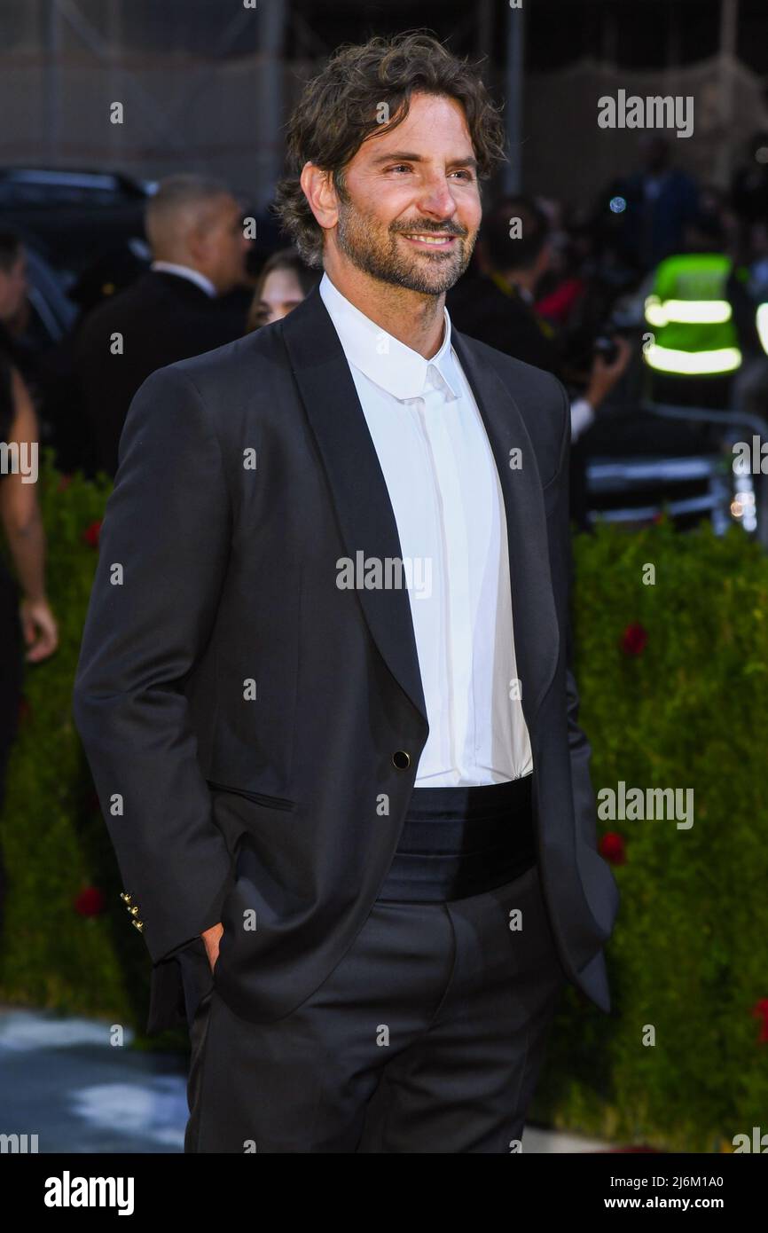 Bradley Cooper Keeps Things Cool & Classic in Black Suit at Met Gala 2022:  Photo 4752712, 2022 Met Gala, Bradley Cooper, Met Gala Photos