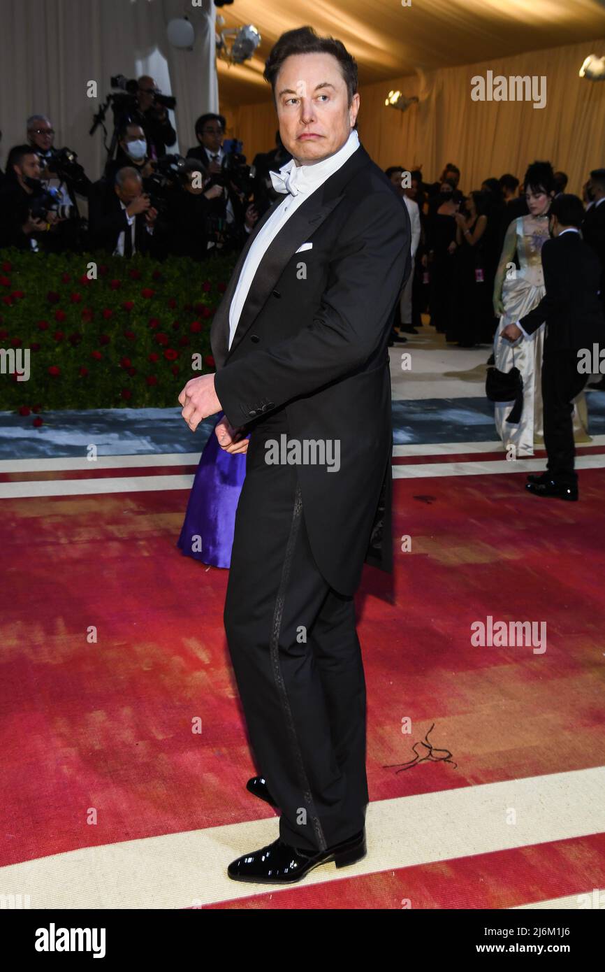 New York, USA. 02nd May, 2022. Elon Musk walking on the red carpet at ...