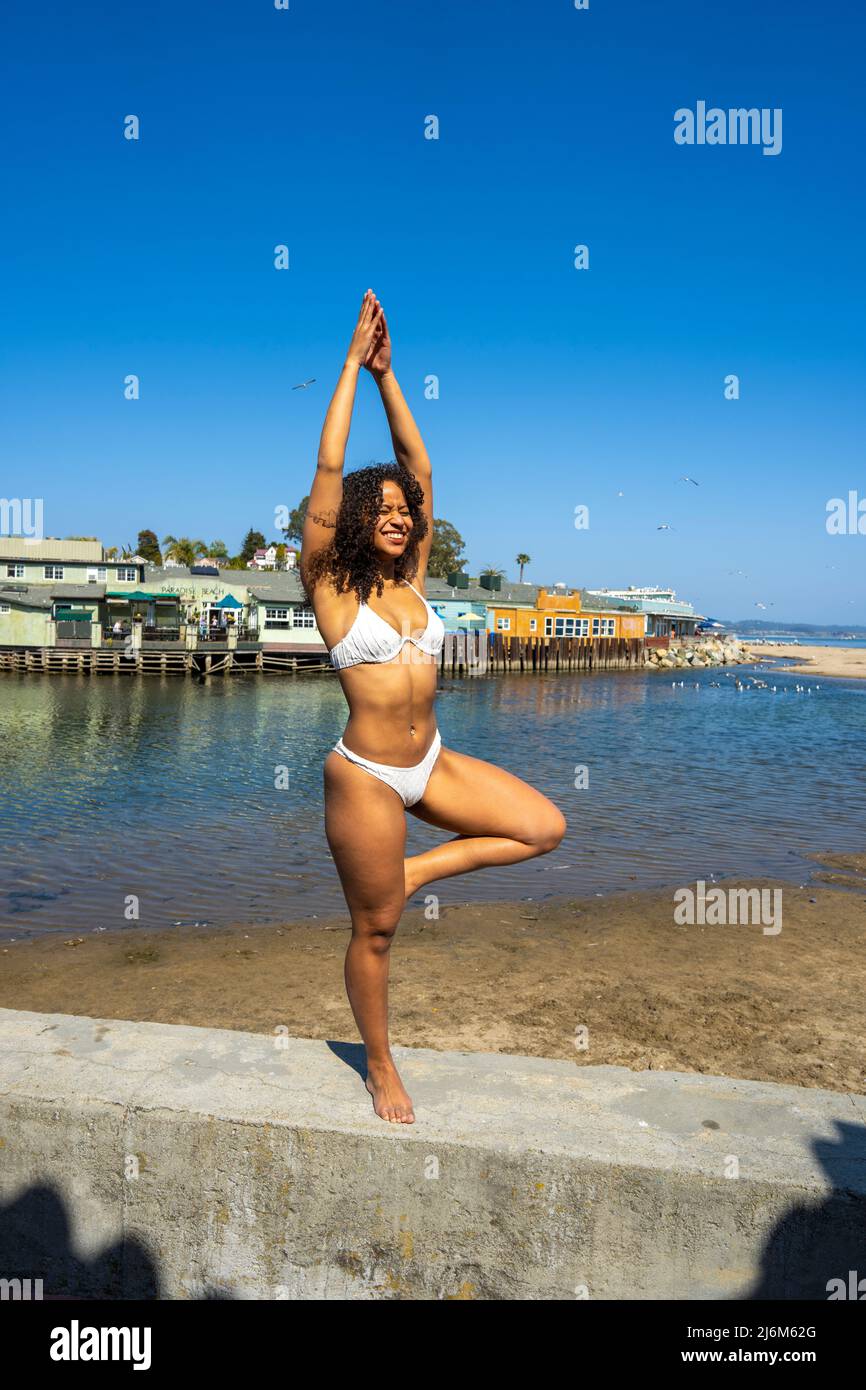 Bikini girl on beach hi-res stock photography and images - Alamy
