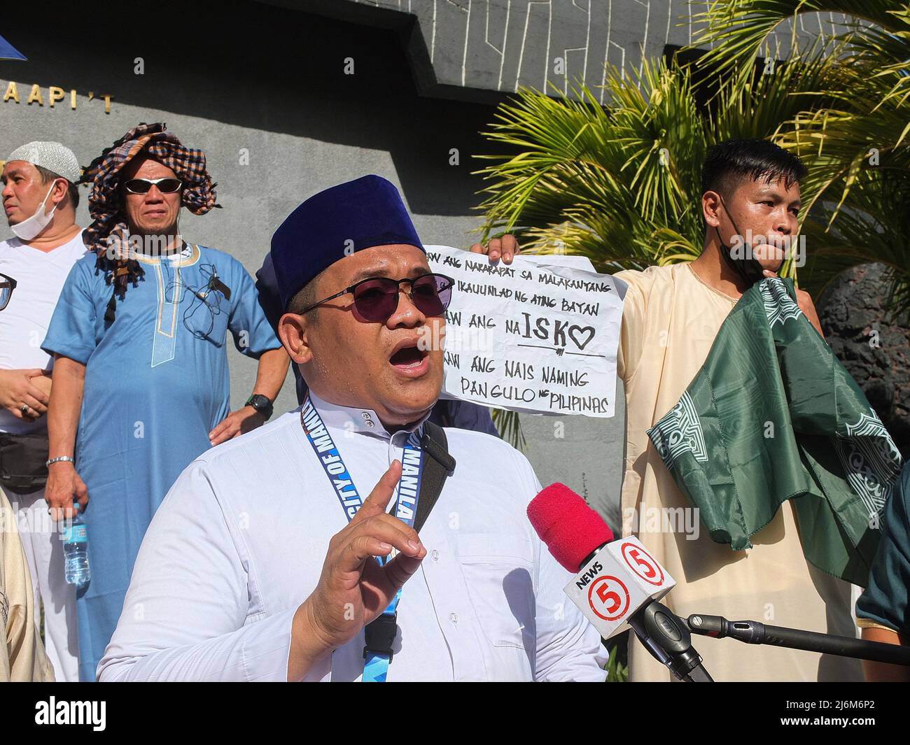muslim-imam-jalal-jamil-ustad-is-being-interviewed-by-a-local-tv