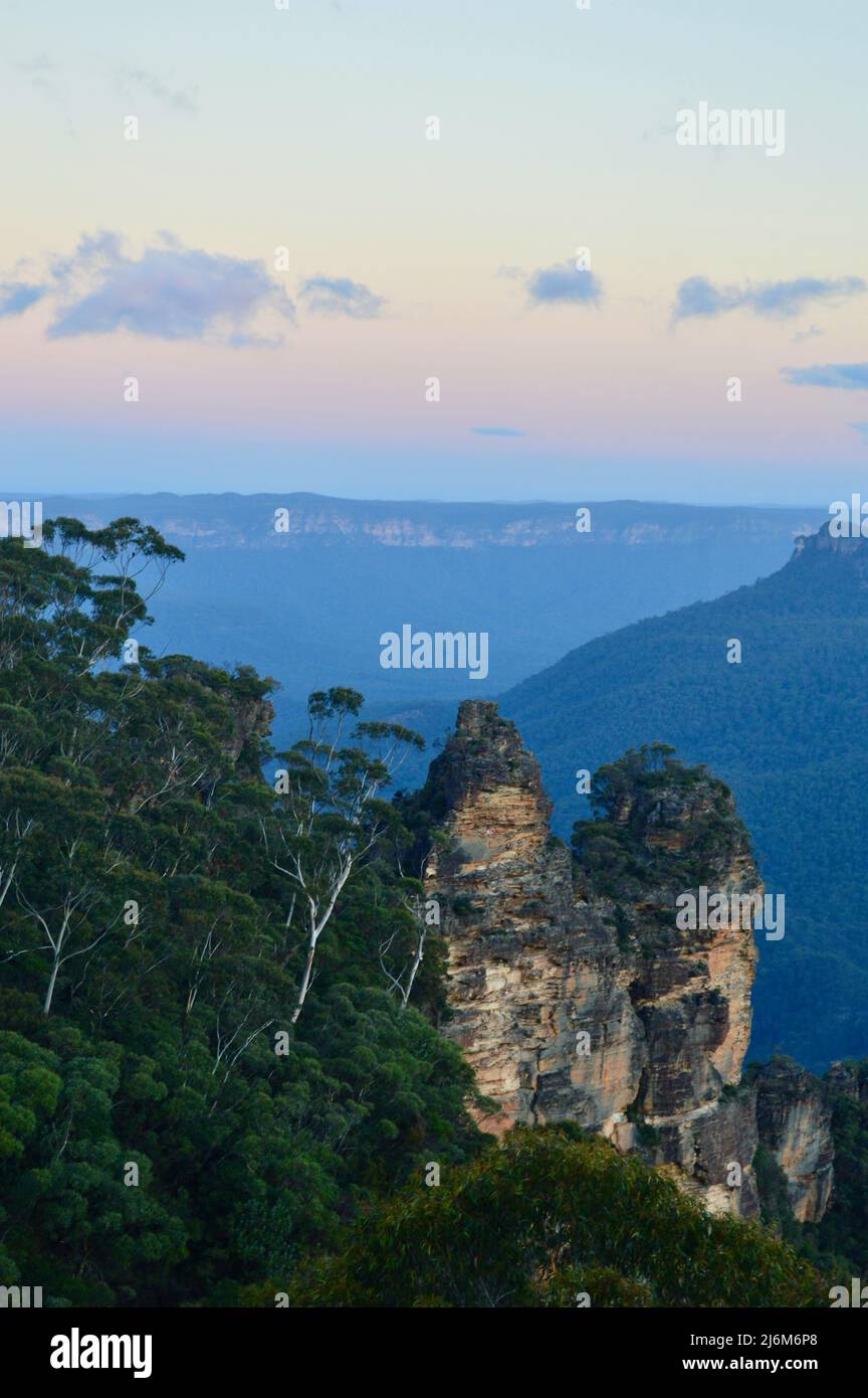 A view of the Three Sisters in the Blue Mountains as seen from Spooners Lookout Stock Photo