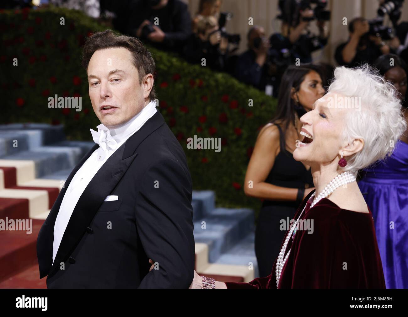 Elon Musk arrives on the red carpet for The Met Gala at The ...