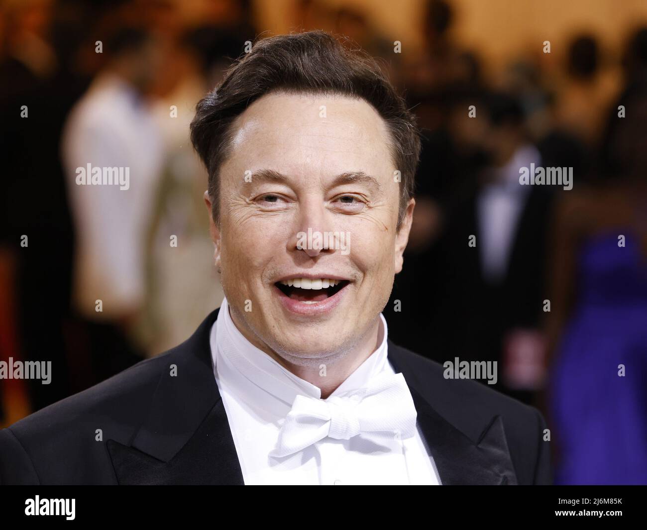 Elon Musk arrives on the red carpet for The Met Gala at The ...