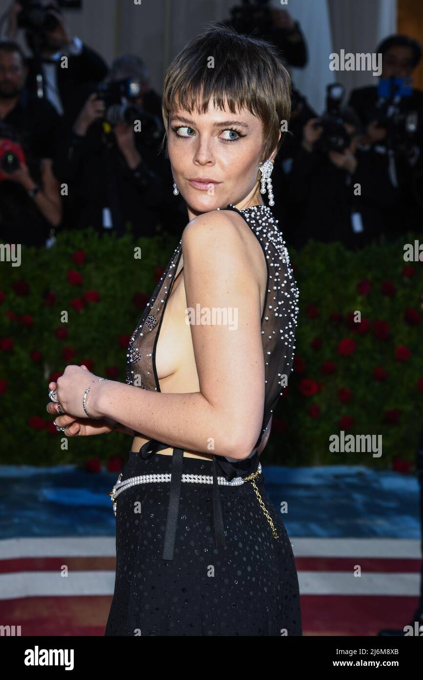 New York, USA. 2nd May, 2022. Maggie Rogers walking on the red carpet