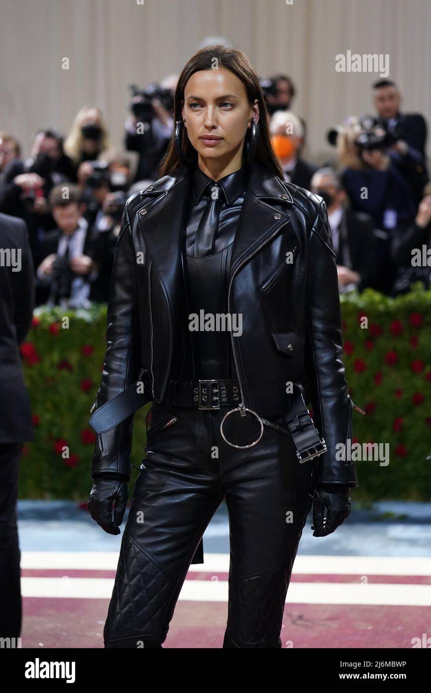 New York, NY, USA. 2nd May, 2022.Irina Shayk, wearing Burberry at arrivals  for Met Gala Costume Institute Benefit and Opening of In America: An  Anthology of Fashion - Part 1, The Metropolitan