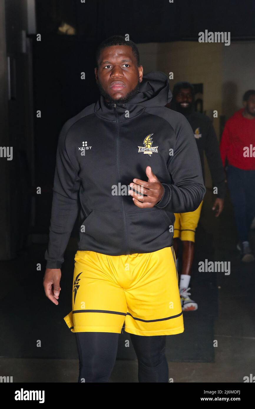 May 2nd 2022, London Ontario Canada. London Lightning Defeat the Windsor Express 105-96 at Budweiser Gardens. Abednego Lufile(21) of the London Lightn Stock Photo