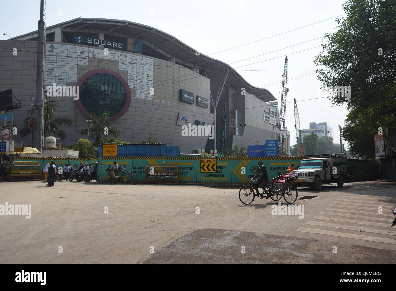 Kanpur Metro is under construction at Bada Chauraha adjacent to Z Square  Mall. Kanpur, Uttar Pradesh, India Stock Photo - Alamy